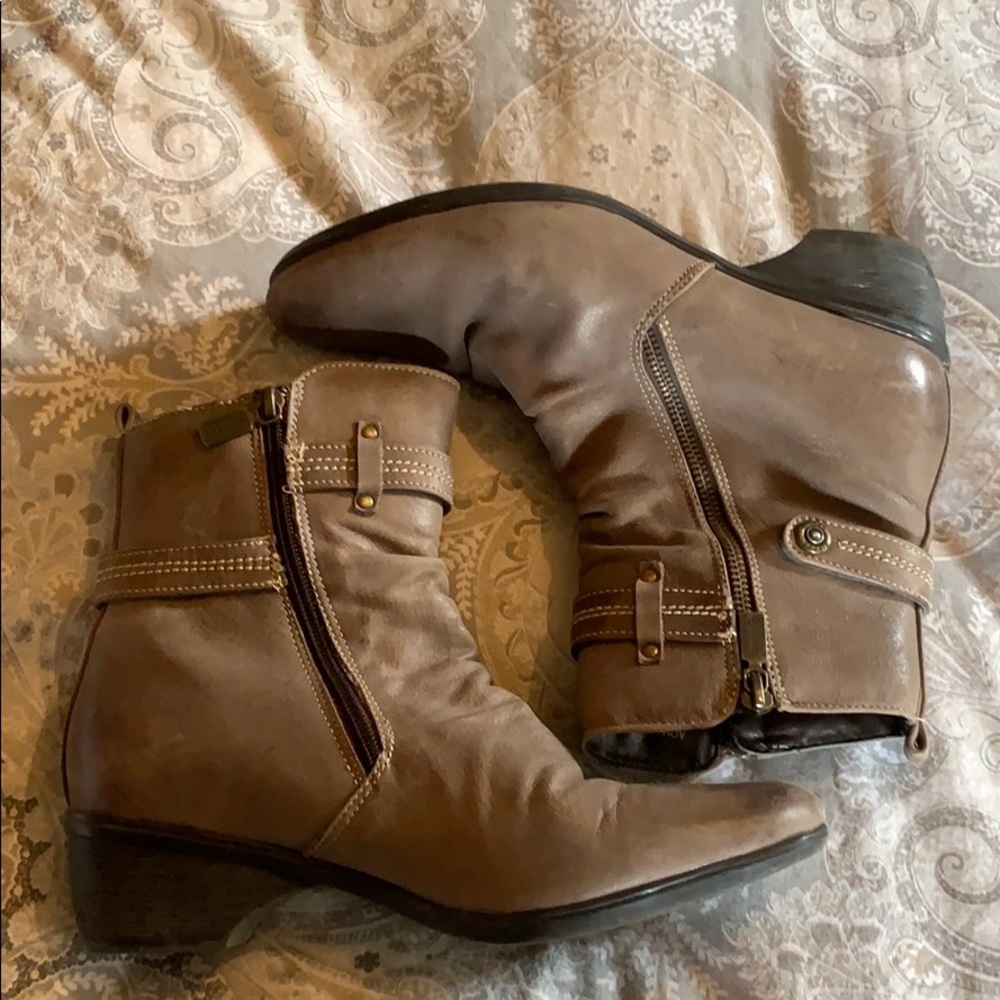 Blondies ankle boots in distressed grey...10m